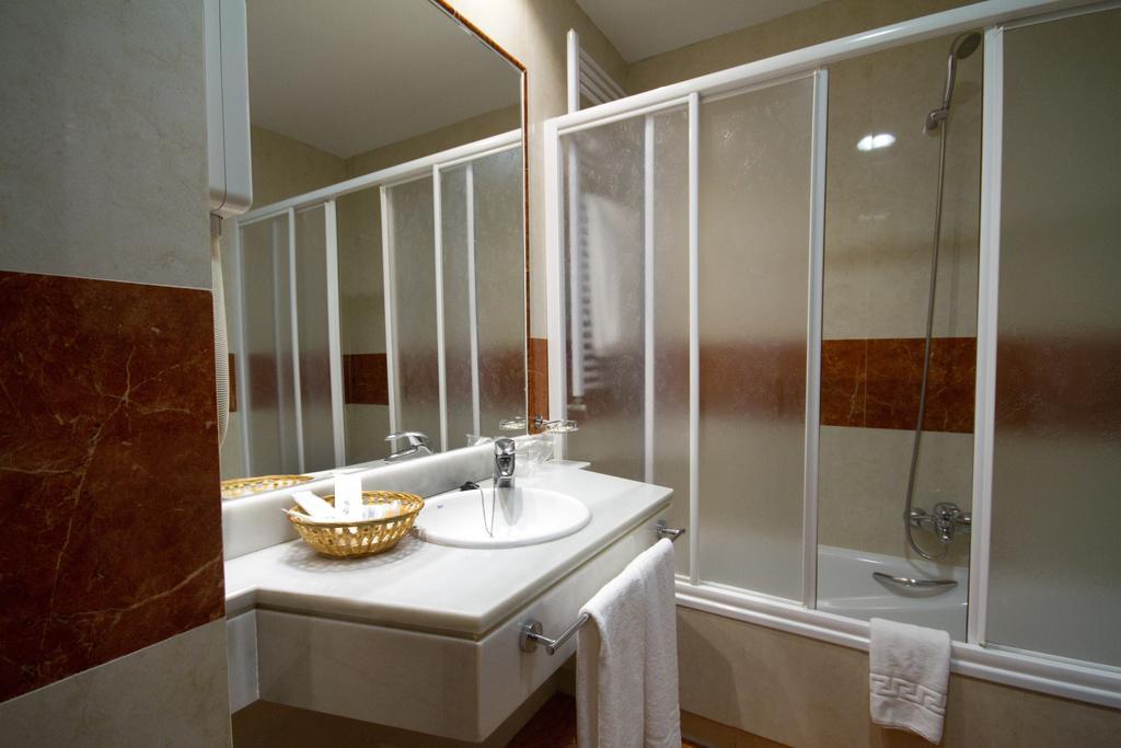 Hotel 5 Pinos Madri